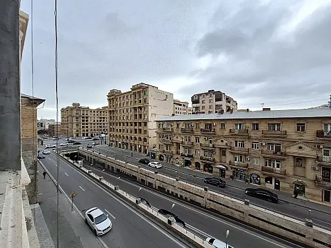 Satılır 3 otaqlı mənzil 113 m²