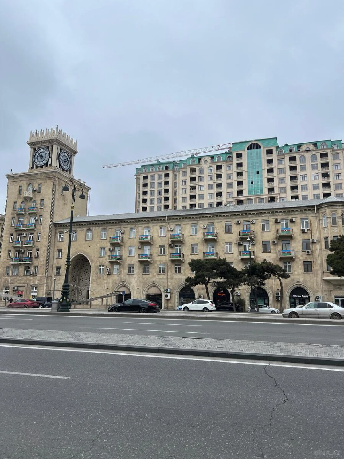 Satılır 3 otaqlı mənzil 113 m²