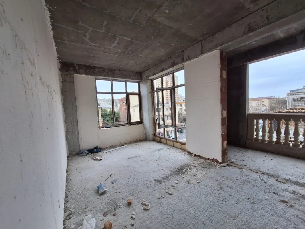 Satılır 3 otaqlı mənzil 113 m²