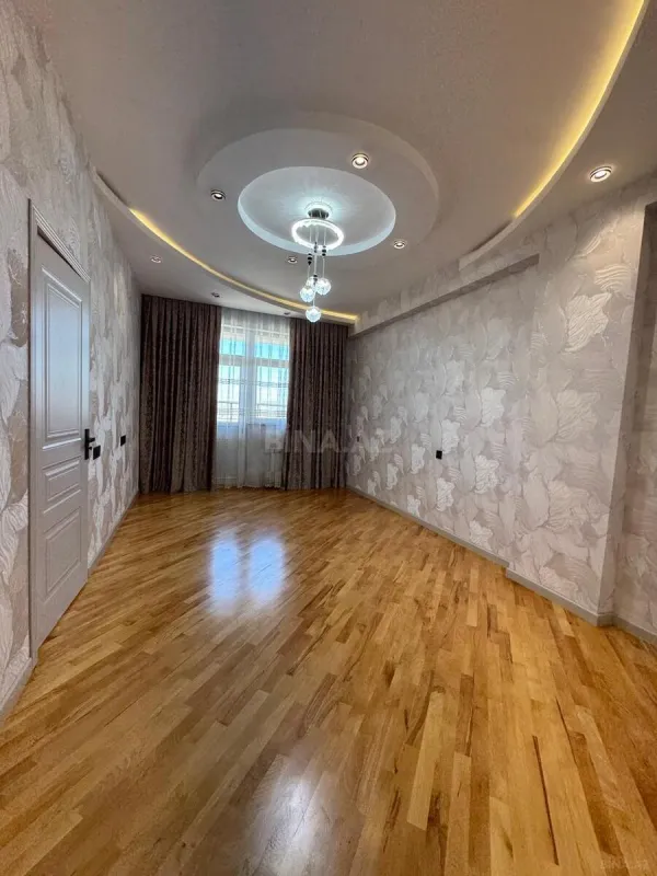Satılır 2 otaqlı mənzil 82 m²