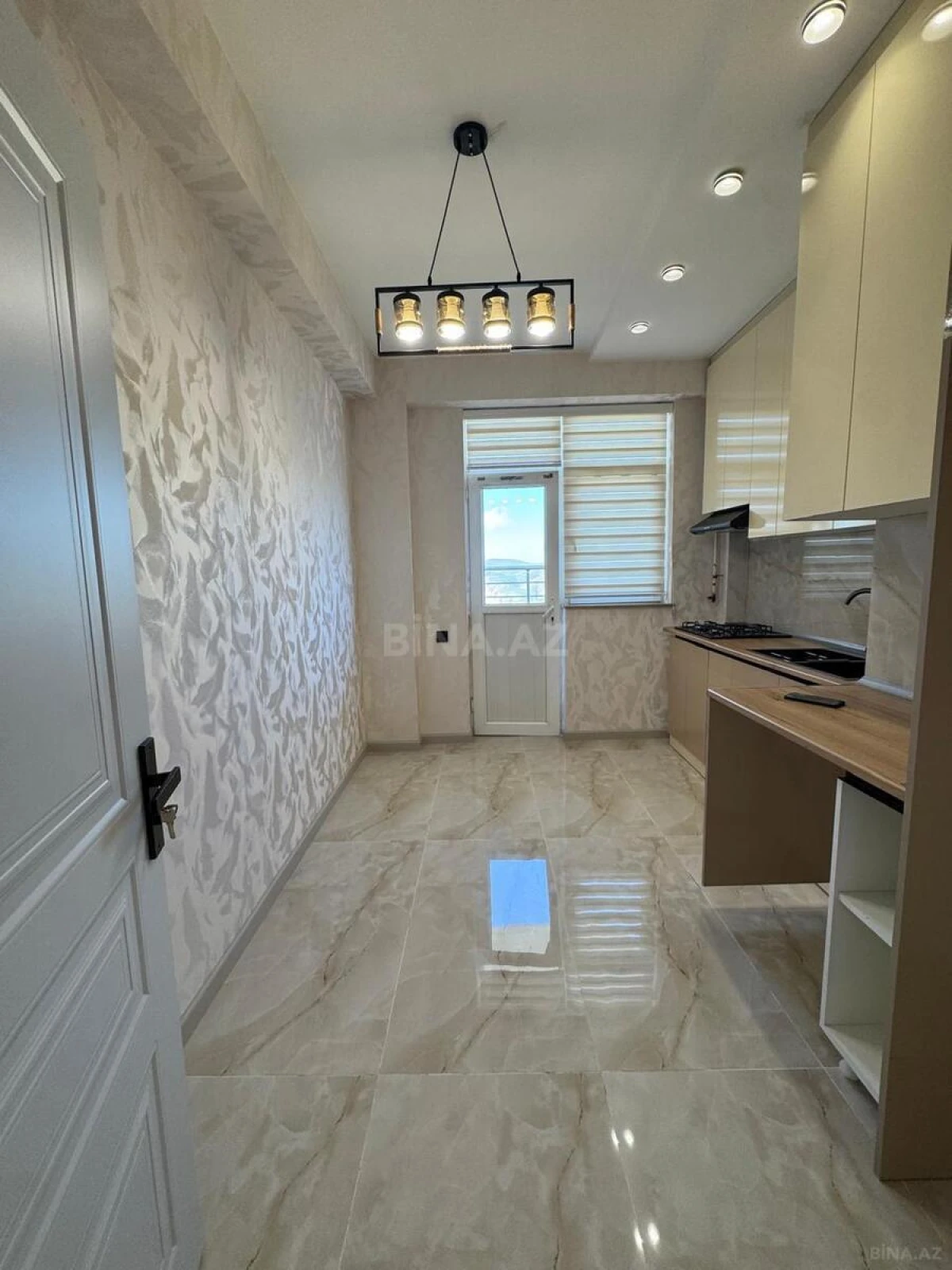 Satılır 2 otaqlı mənzil 82 m²