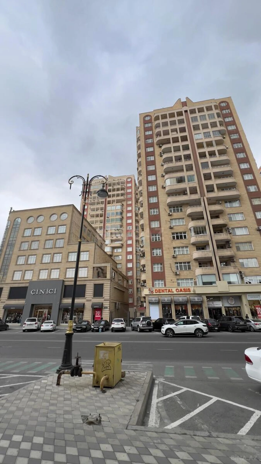 Satılır 4 otaqlı mənzil 147 m²