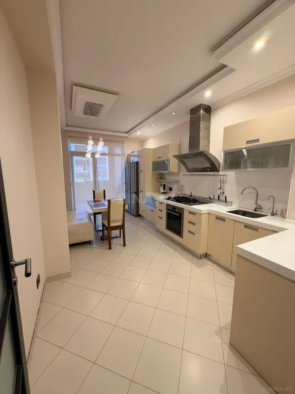 Satılır 4 otaqlı mənzil 147 m²