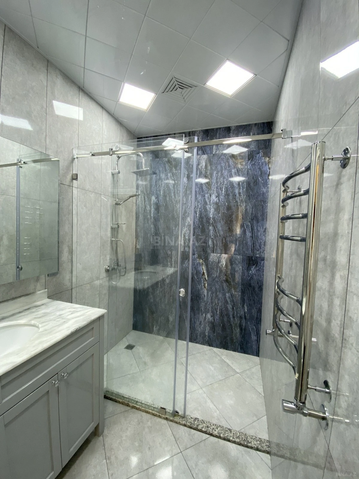 Kirayə verilir 3 otaqlı mənzil 155 m²