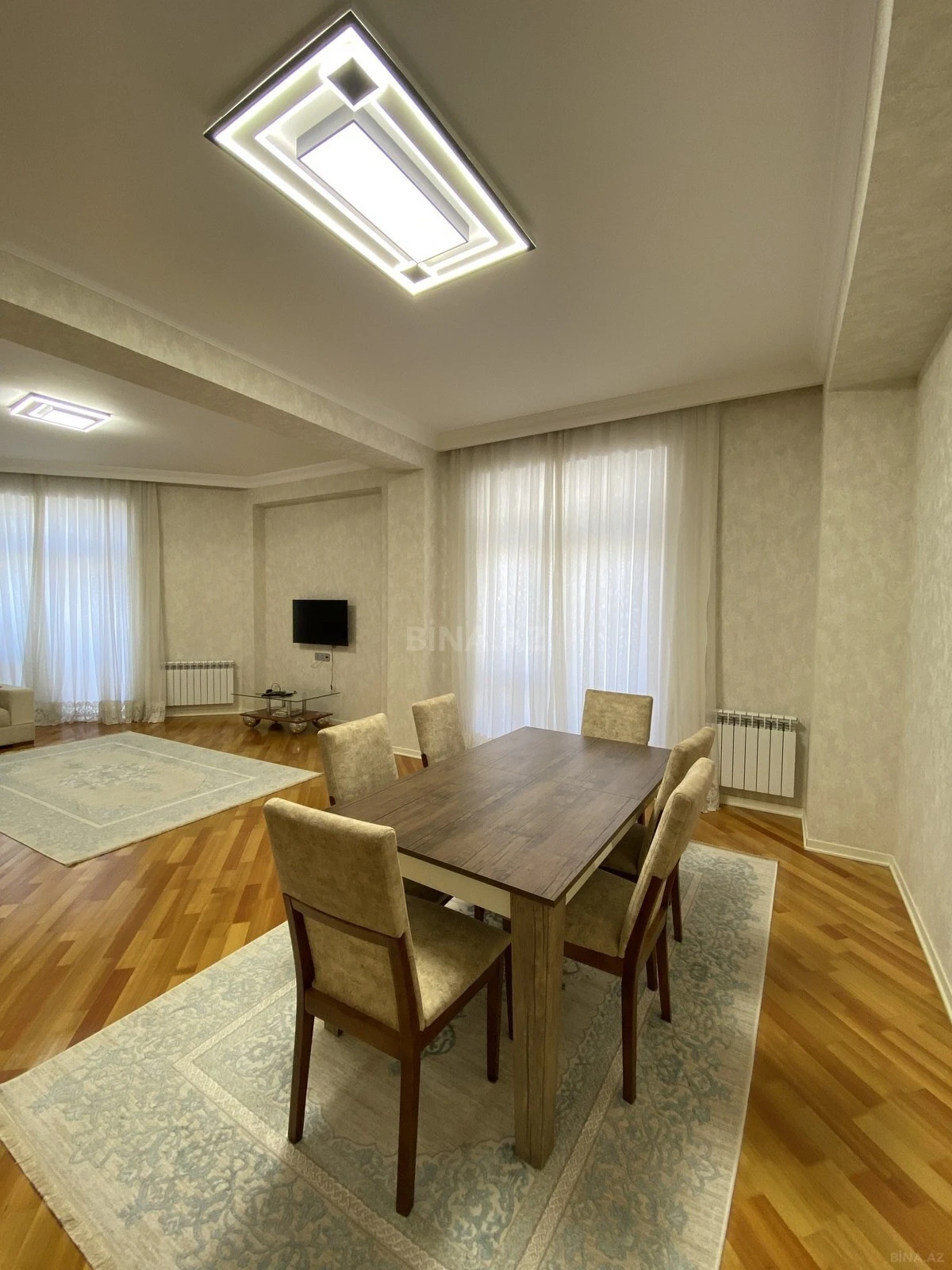 Kirayə verilir 3 otaqlı mənzil 155 m²