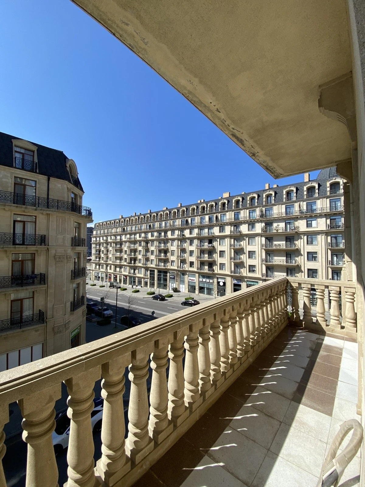 Kirayə verilir 3 otaqlı mənzil 155 m²