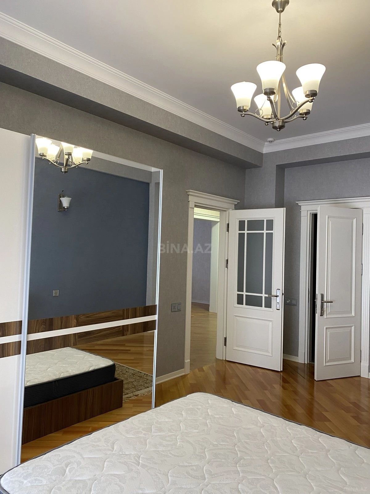 Kirayə verilir 3 otaqlı mənzil 155 m²