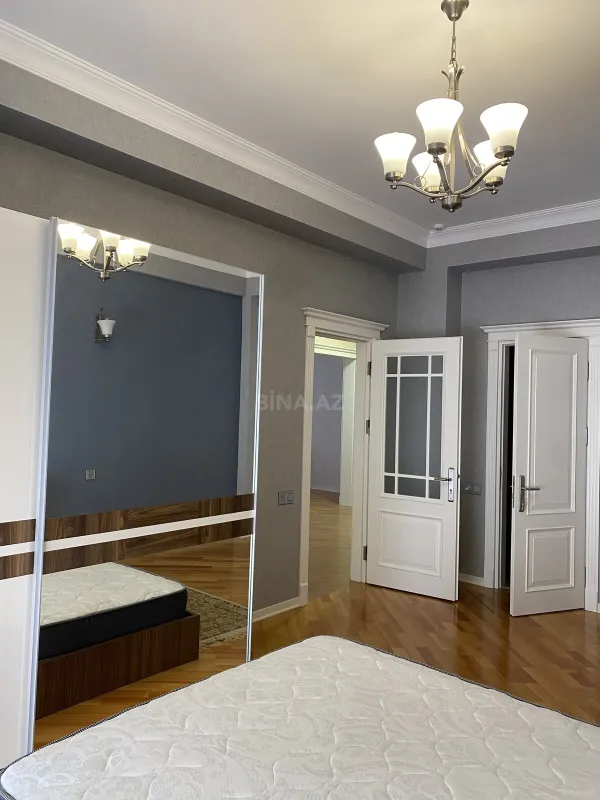 Kirayə verilir 3 otaqlı mənzil 155 m²