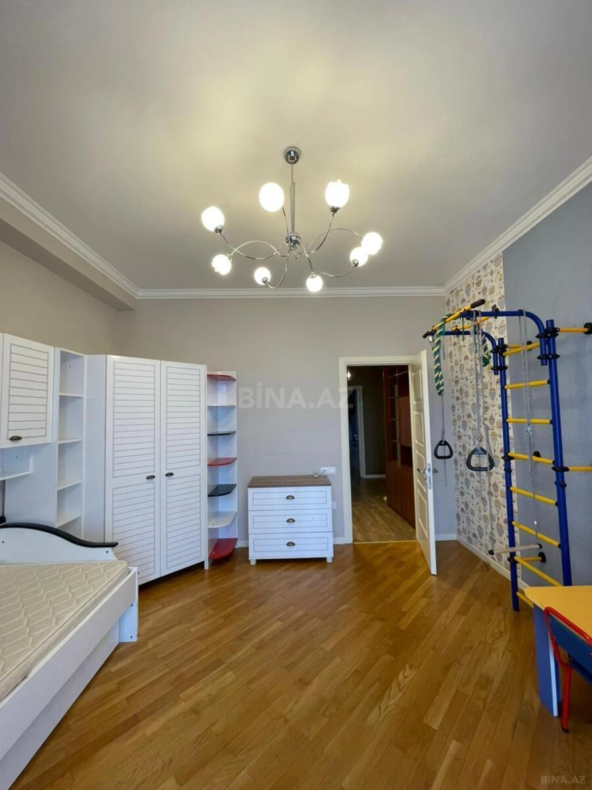 Kirayə verilir 3 otaqlı mənzil 125 m²