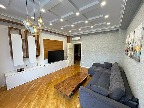 Kirayə verilir 3 otaqlı mənzil 125 m² — Bakı 3 otaq 125.00 m²