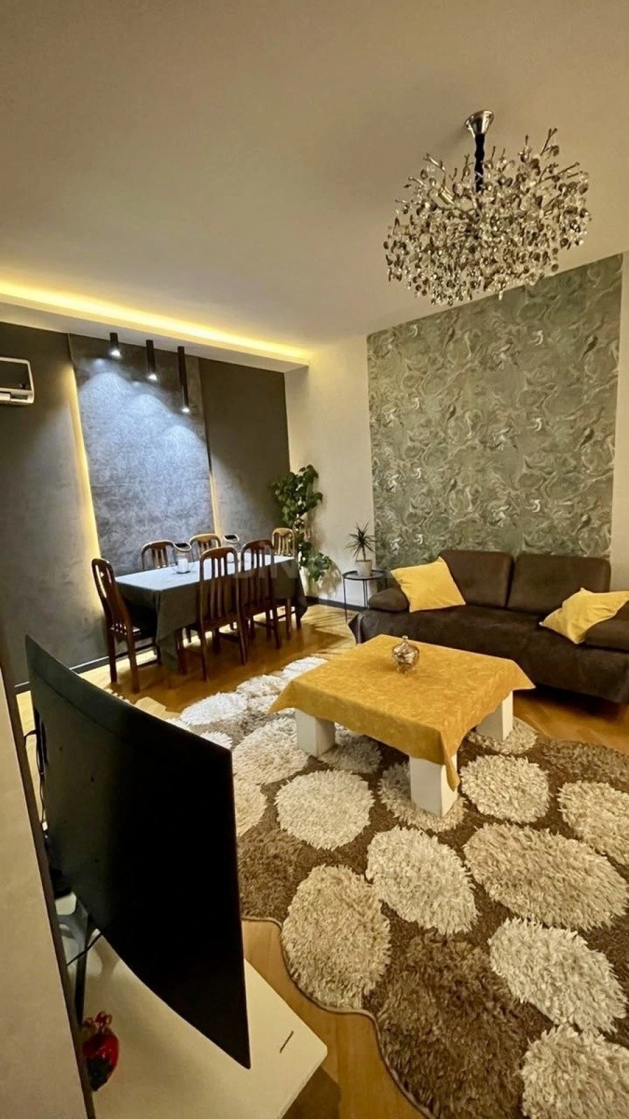 Satılır 3 otaqlı mənzil 110 m²