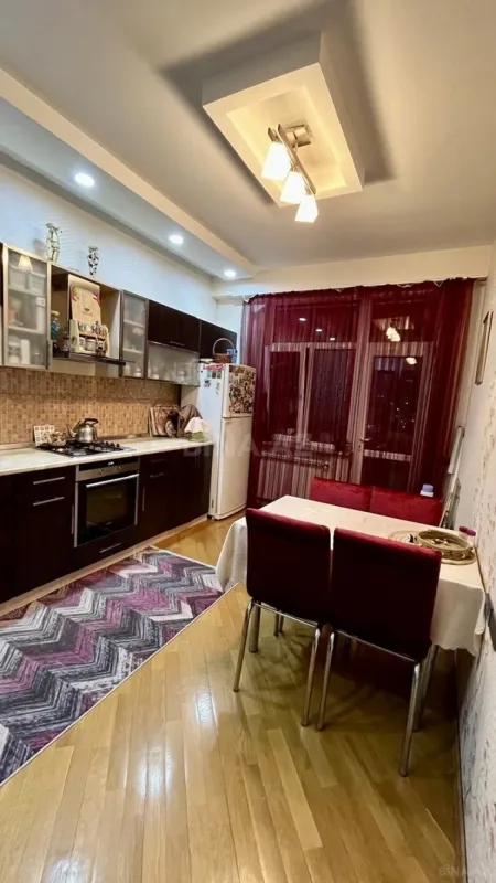 Satılır 3 otaqlı mənzil 110 m²