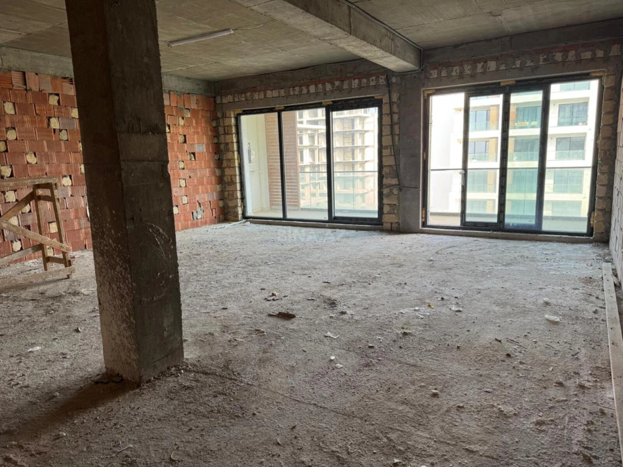 Satılır 2 otaqlı mənzil 91.9 m²