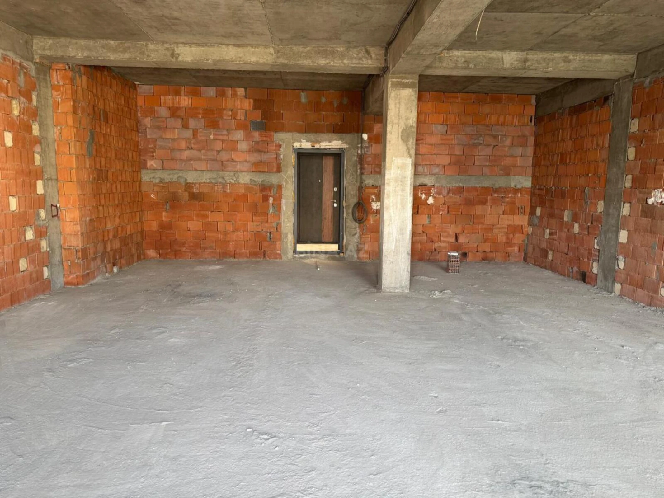 Satılır 2 otaqlı mənzil 91.9 m²