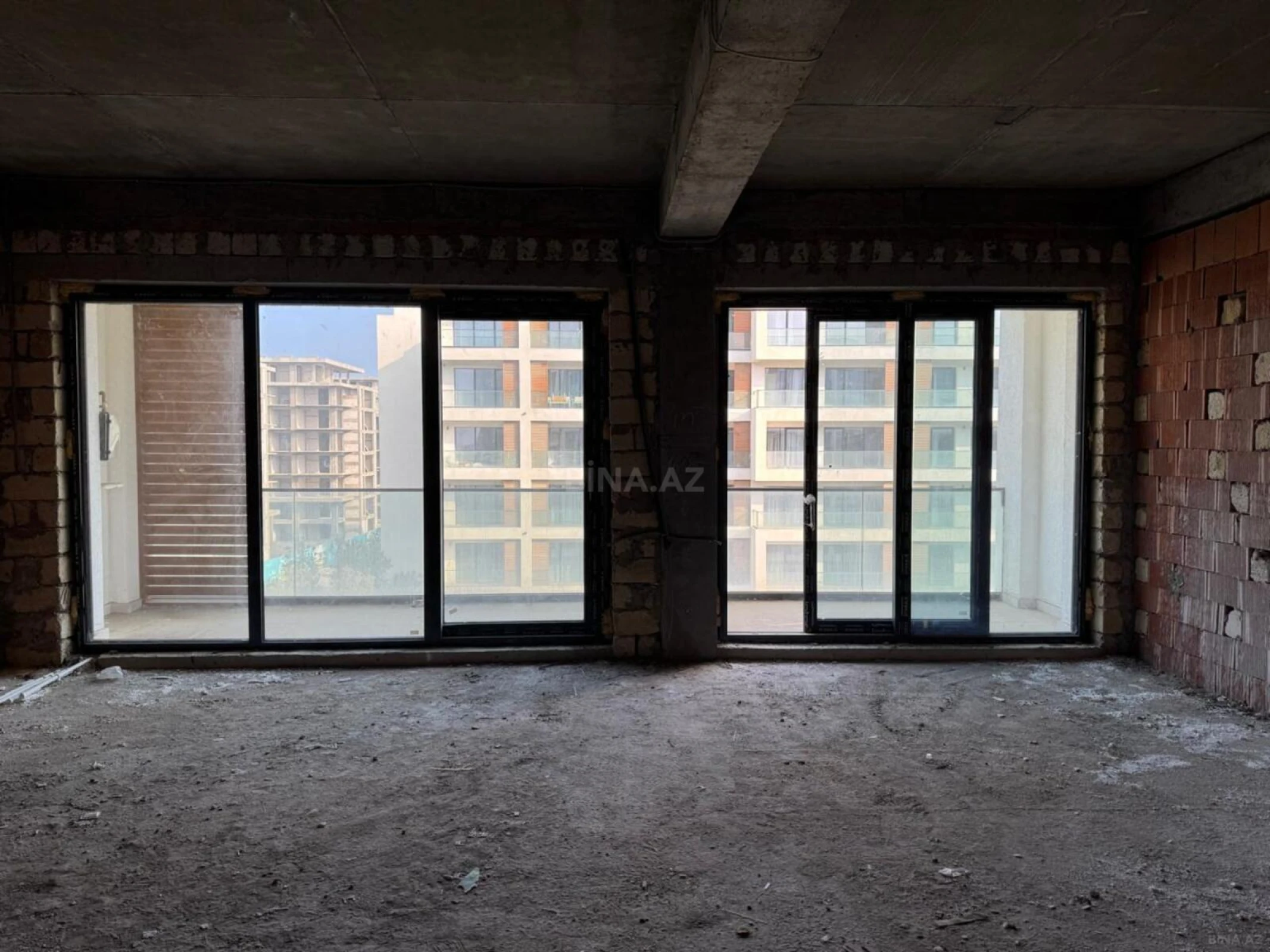 Satılır 2 otaqlı mənzil 91.9 m²