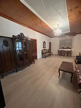 Satılır 8 otaqlı həyət evi 288 m²