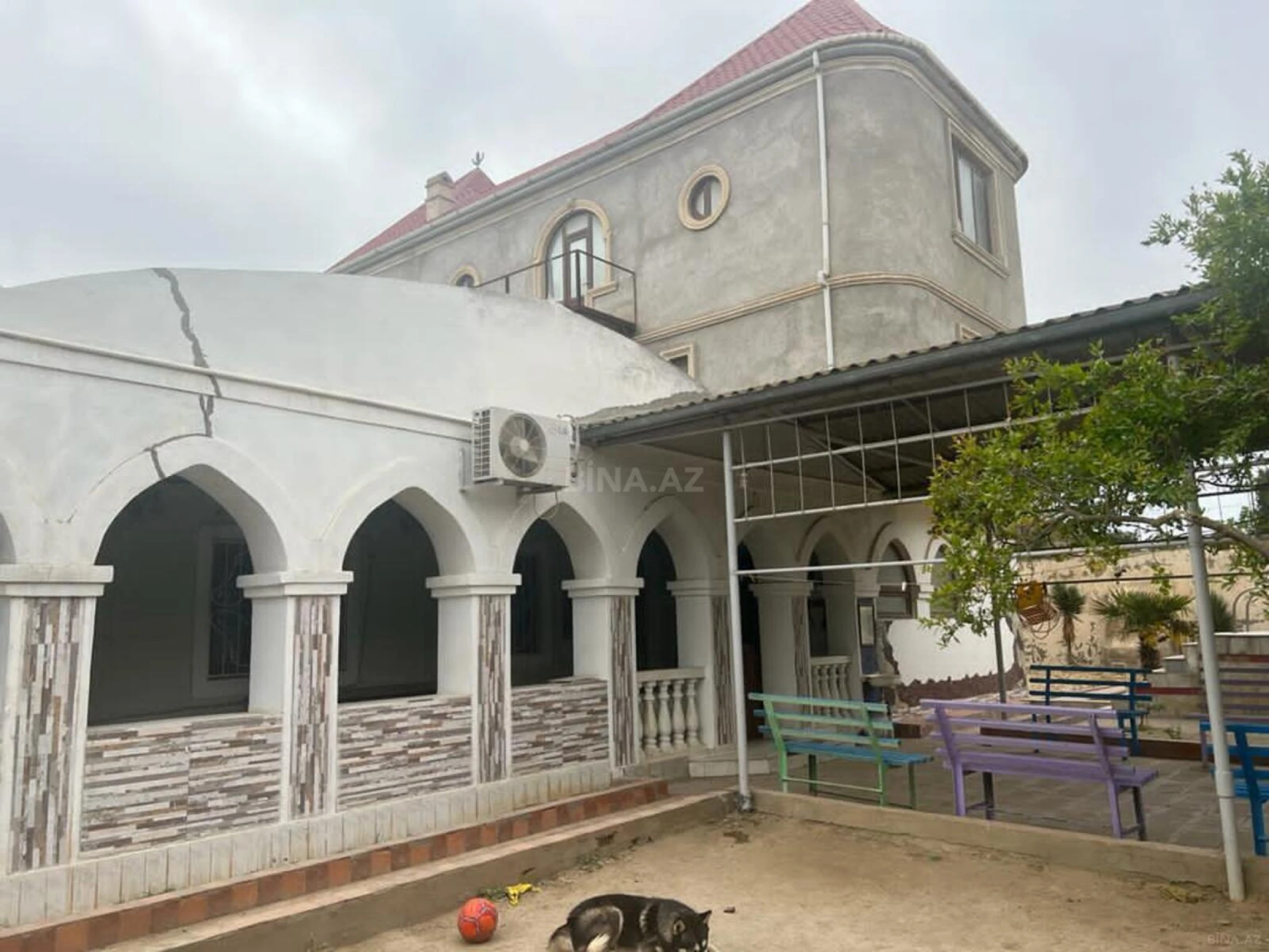 Satılır 8 otaqlı həyət evi 288 m²