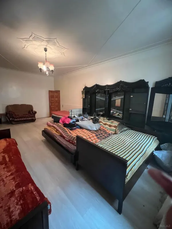 Satılır 8 otaqlı həyət evi 288 m²