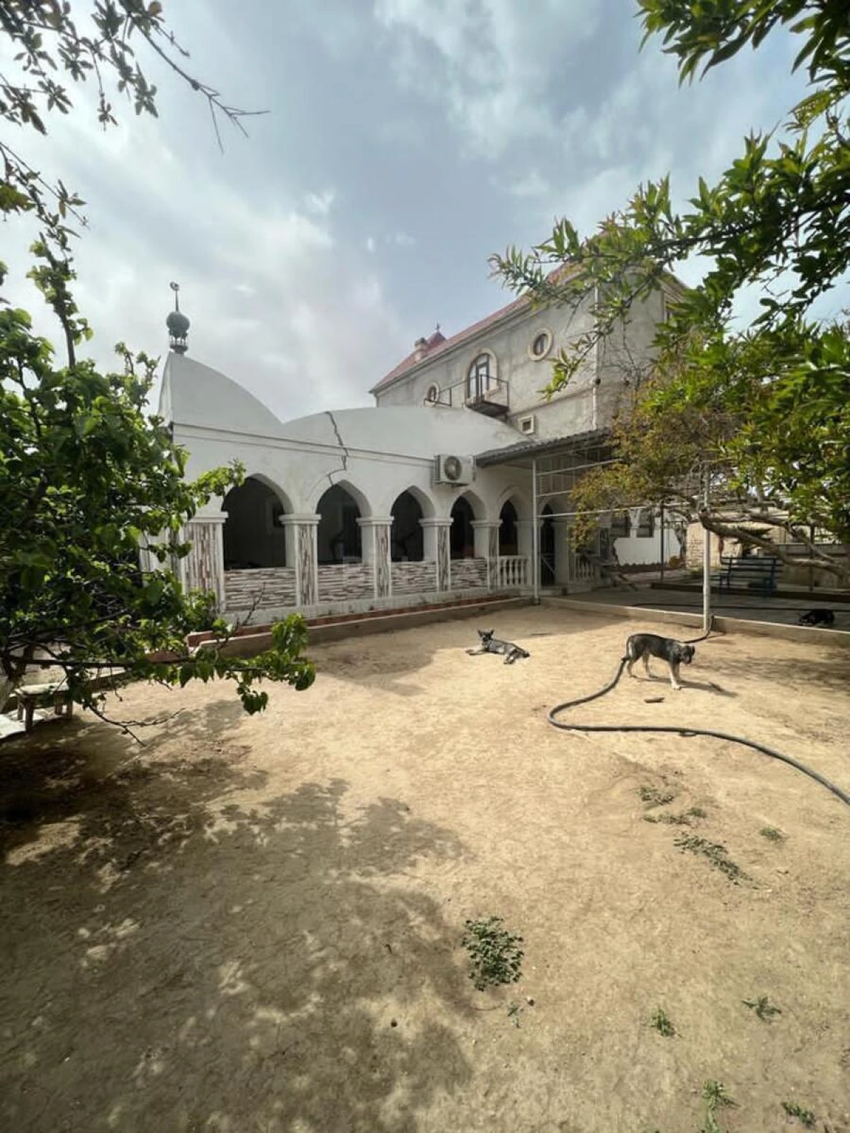 Satılır 8 otaqlı həyət evi 288 m²