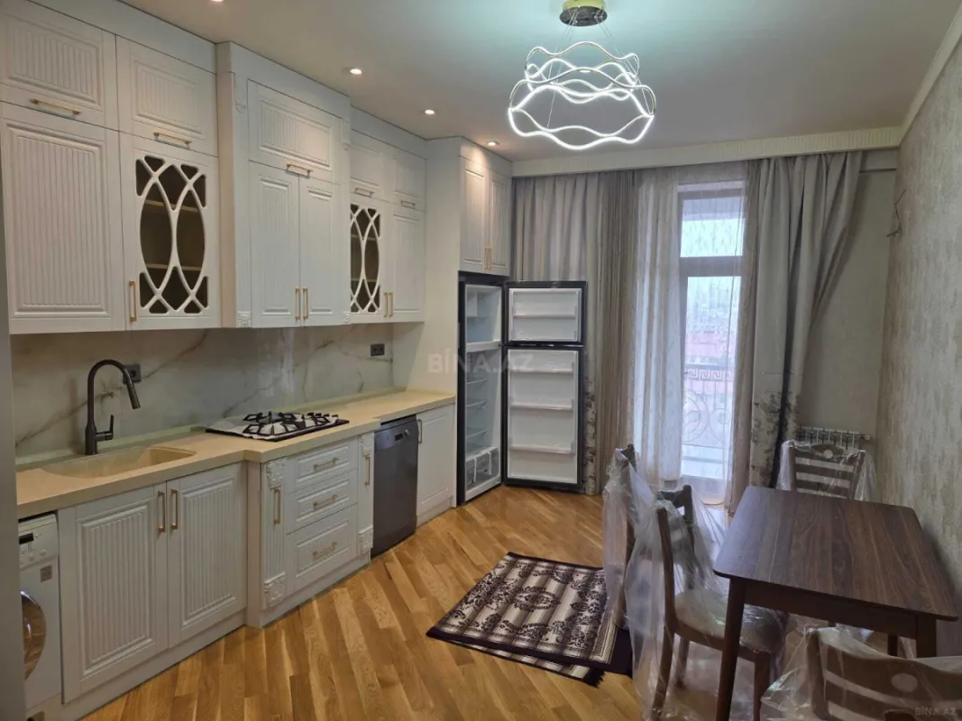 Kirayə verilir 3 otaqlı mənzil 180 m²