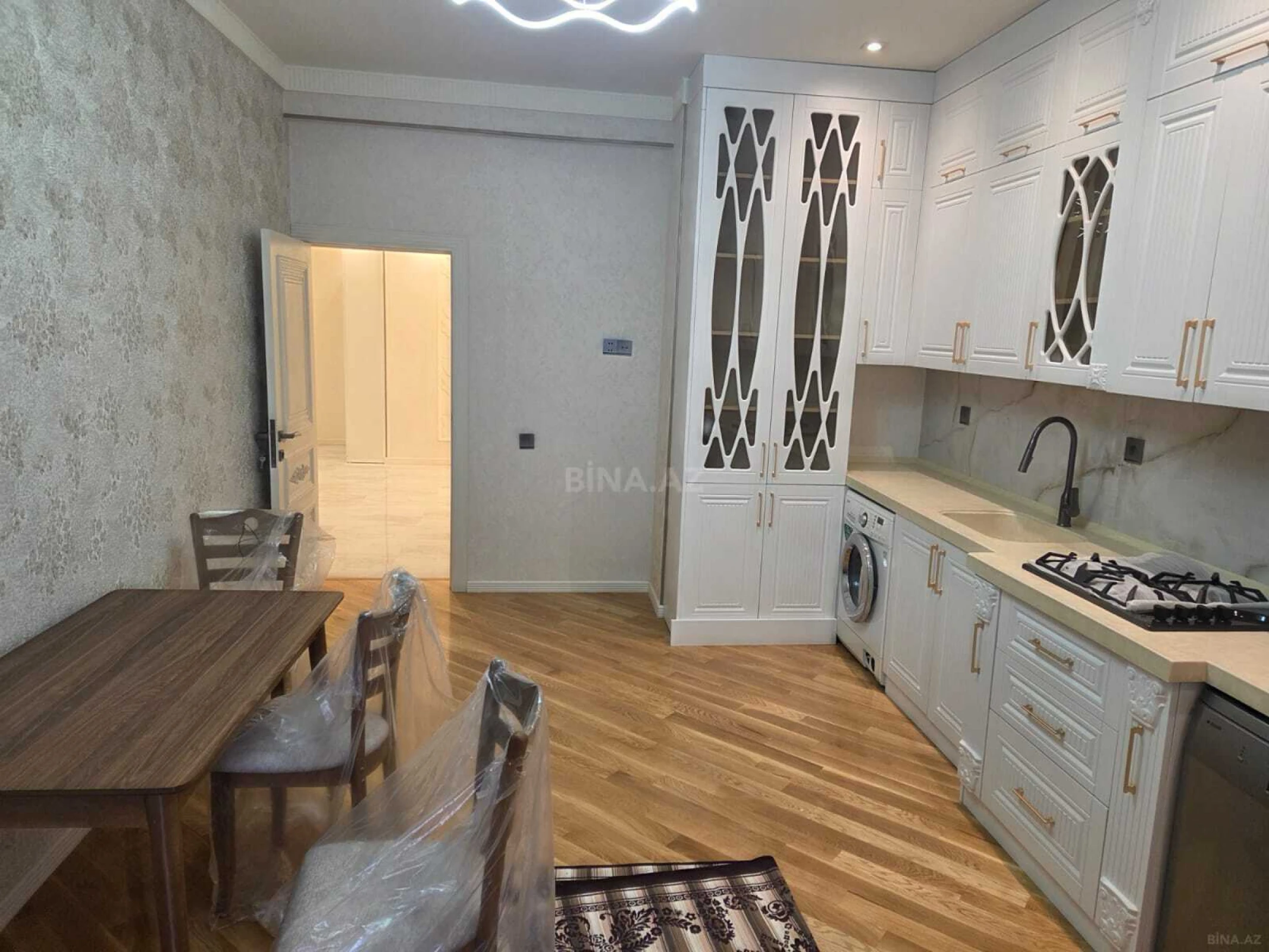 Kirayə verilir 3 otaqlı mənzil 180 m²