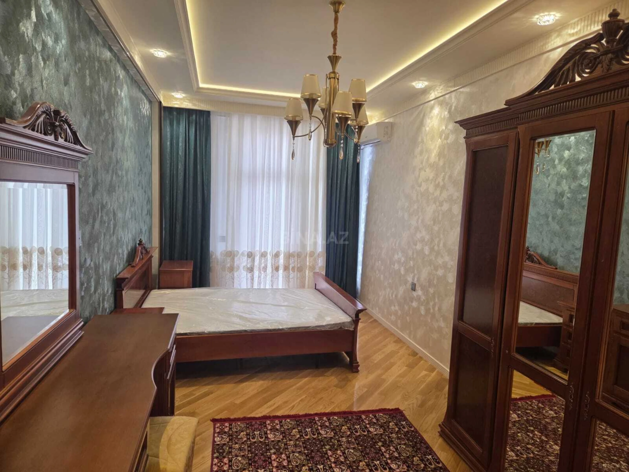 Kirayə verilir 3 otaqlı mənzil 180 m²