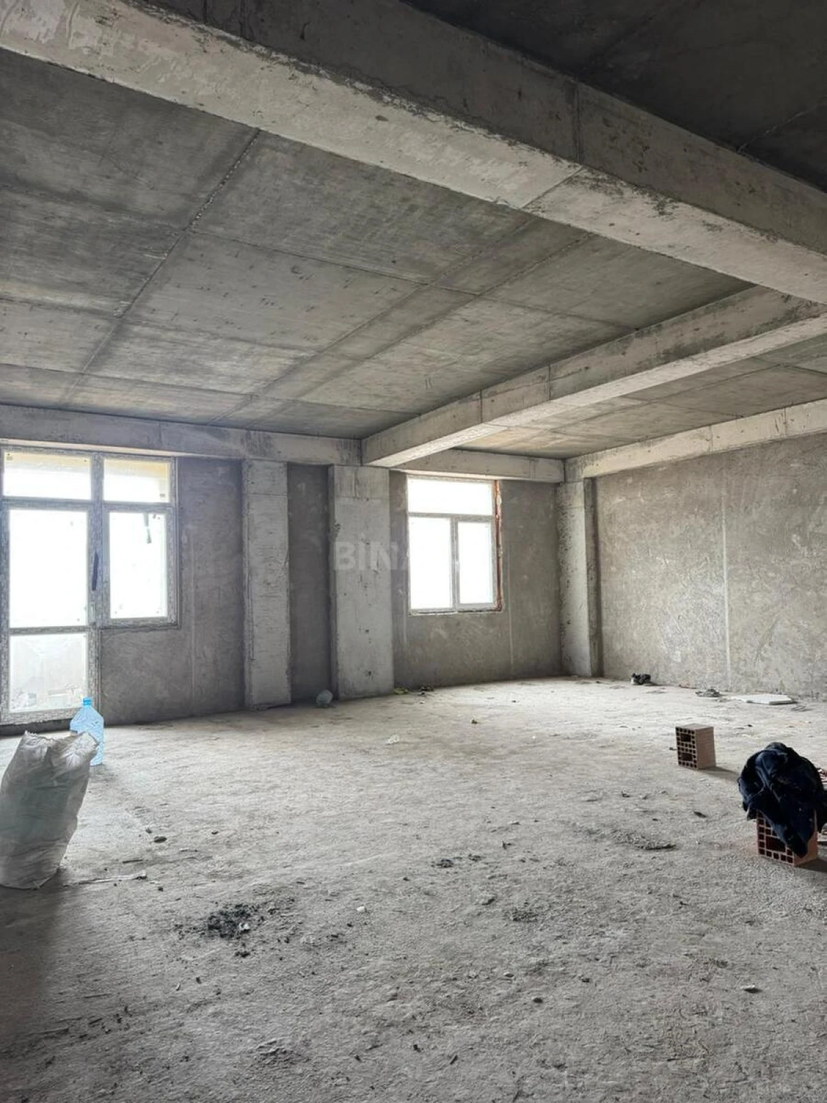 Satılır 4 otaqlı mənzil 175 m²