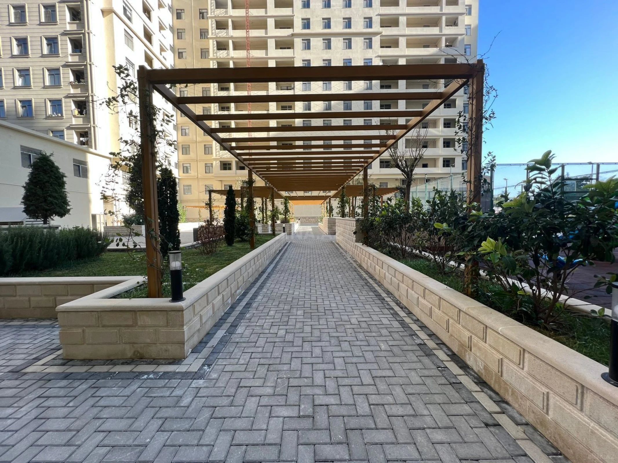 Satılır 4 otaqlı mənzil 175 m²