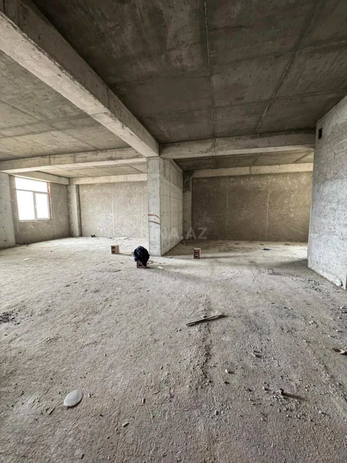 Satılır 4 otaqlı mənzil 175 m²