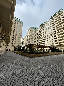 Satılır 4 otaqlı mənzil 175 m²