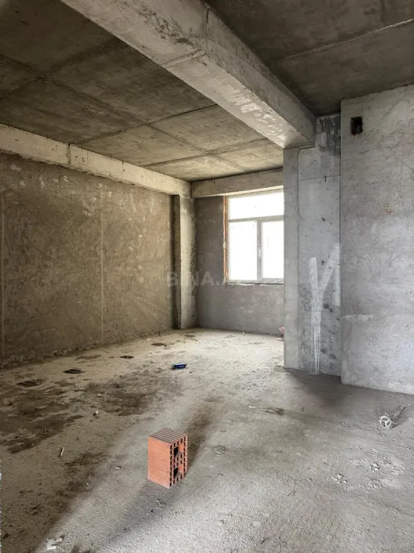 Satılır 4 otaqlı mənzil 175 m²