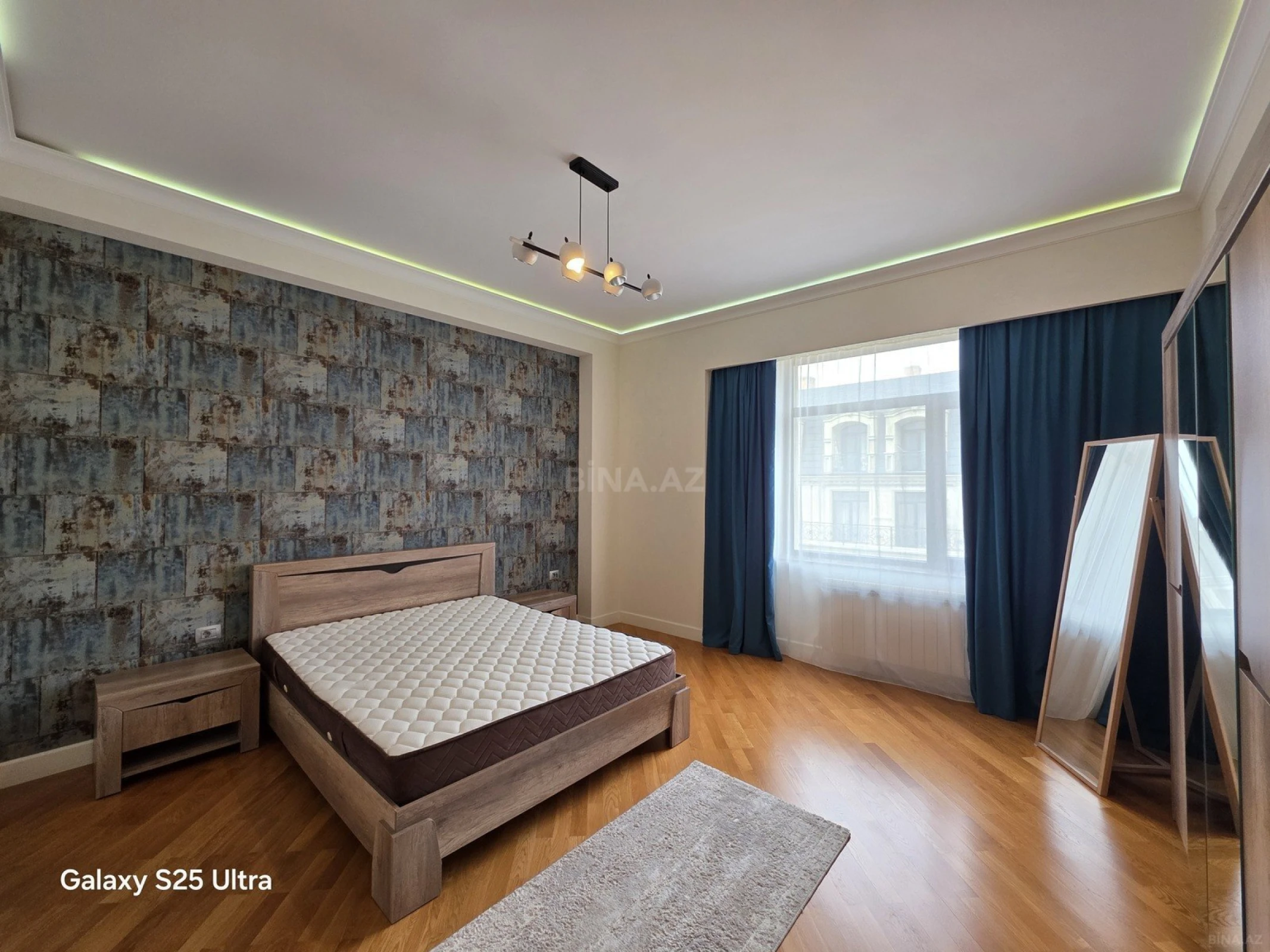 Kirayə verilir 4 otaqlı mənzil 160 m²