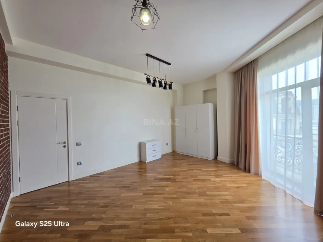 Kirayə verilir 4 otaqlı mənzil 160 m²