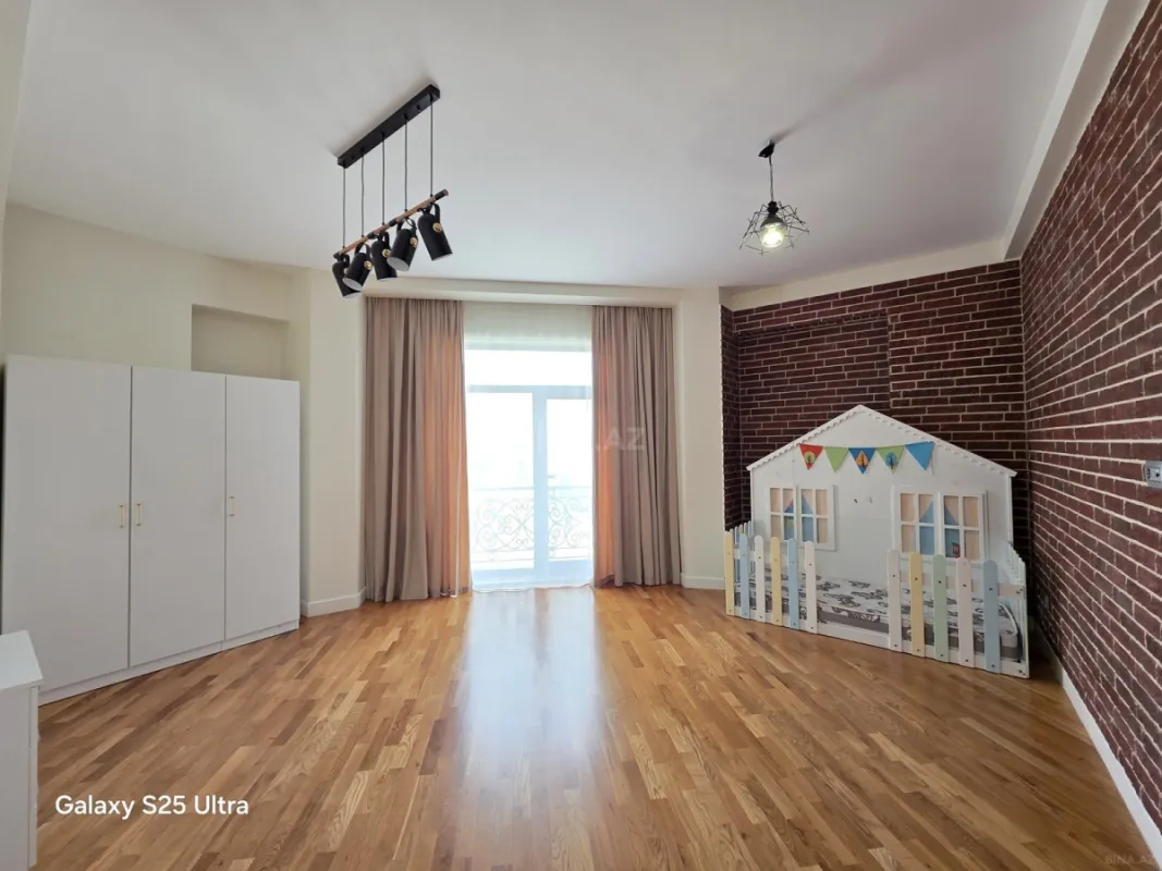 Kirayə verilir 4 otaqlı mənzil 160 m²
