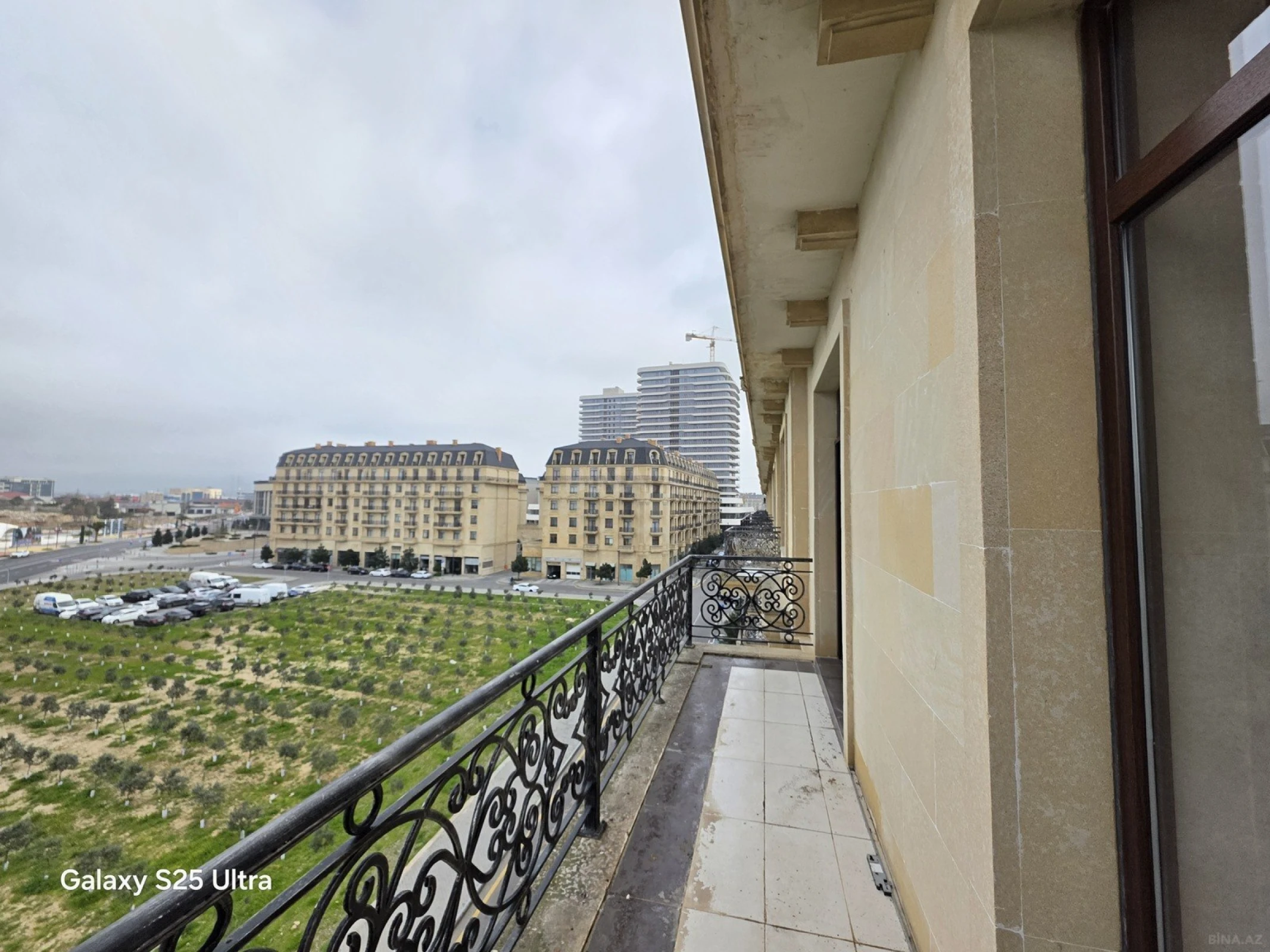 Kirayə verilir 4 otaqlı mənzil 160 m²