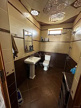 Satılır 6 otaqlı həyət evi 250 m²