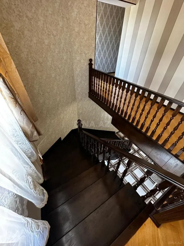 Satılır 6 otaqlı həyət evi 250 m²
