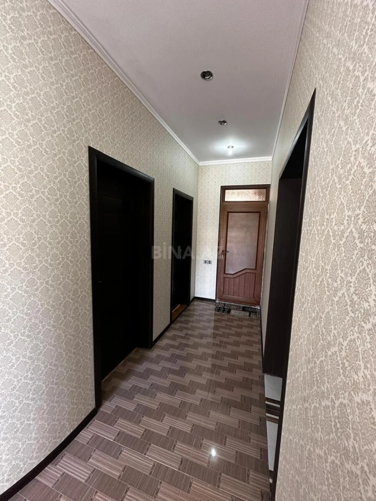 Satılır 6 otaqlı həyət evi 250 m²