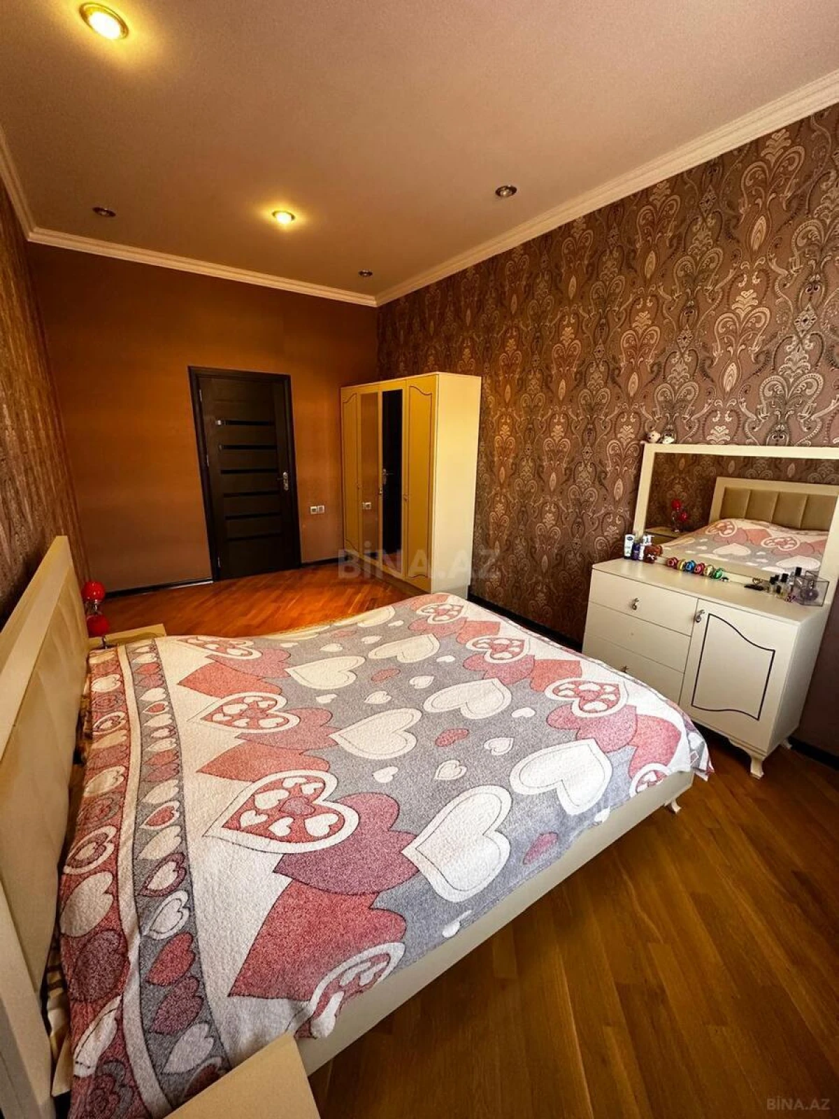 Satılır 6 otaqlı həyət evi 250 m²