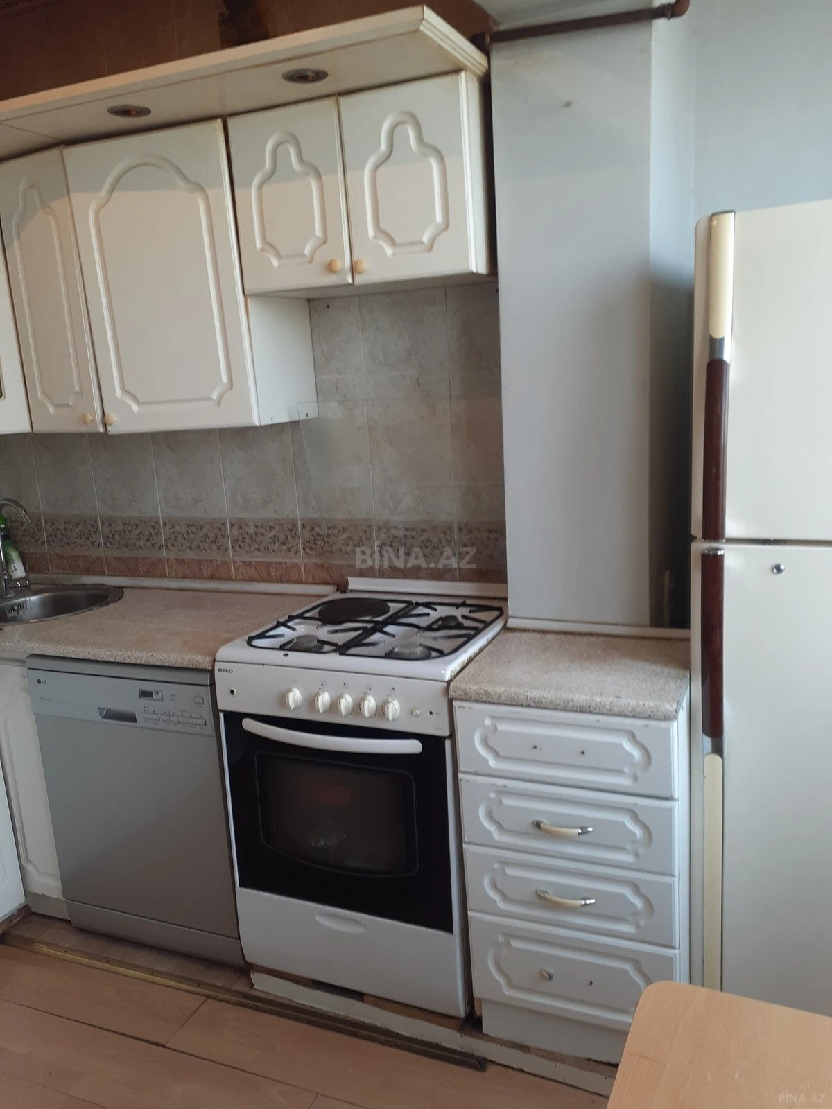 Kirayə verilir 2 otaqlı mənzil 65 m²