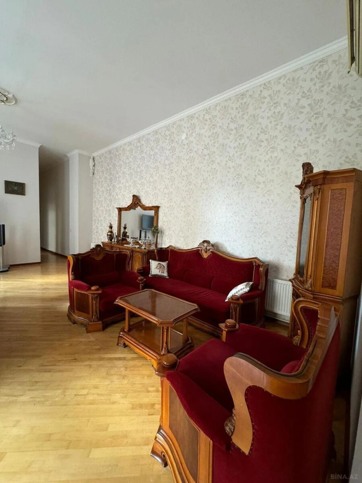 Kirayə verilir 4 otaqlı mənzil 200 m²