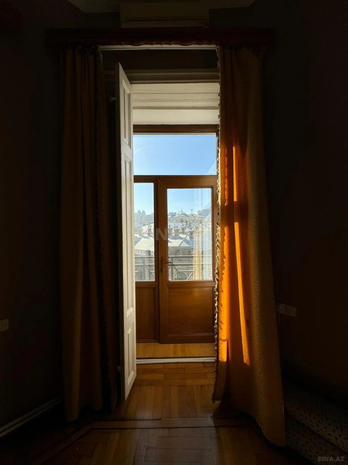 Kirayə verilir 4 otaqlı mənzil 200 m²