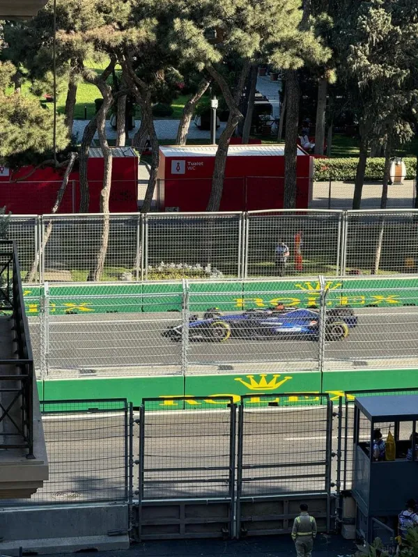 Kirayə verilir 4 otaqlı mənzil 200 m²