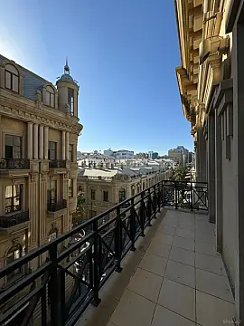 Kirayə verilir 4 otaqlı mənzil 200 m²