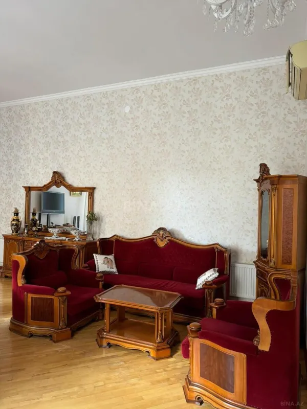 Kirayə verilir 4 otaqlı mənzil 200 m²