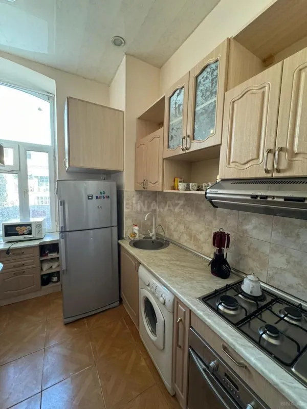 Kirayə verilir 4 otaqlı mənzil 200 m²