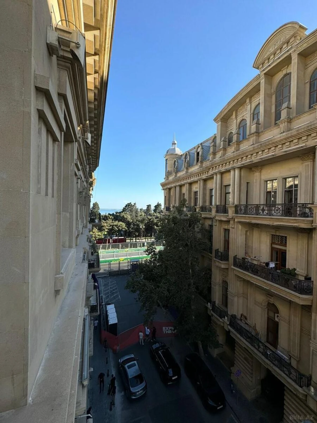 Kirayə verilir 4 otaqlı mənzil 200 m²