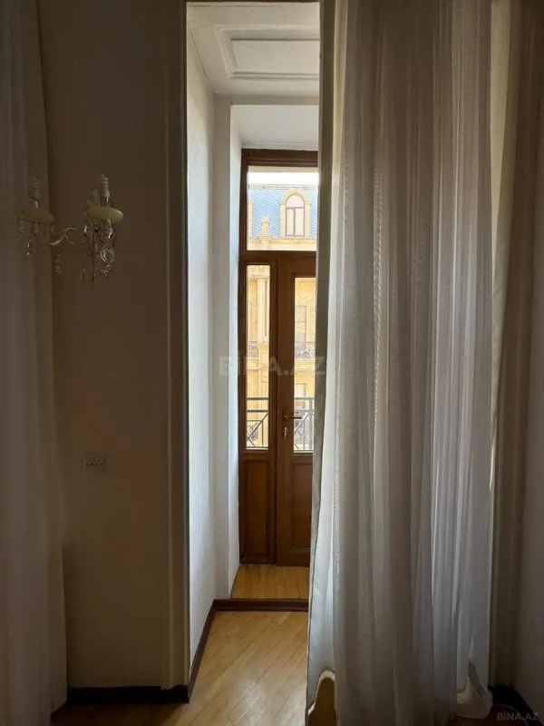 Kirayə verilir 4 otaqlı mənzil 200 m²