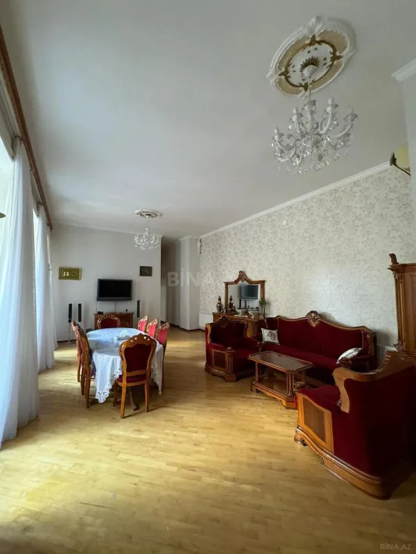 Kirayə verilir 4 otaqlı mənzil 200 m²