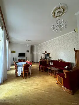 Kirayə verilir 4 otaqlı mənzil 200 m²